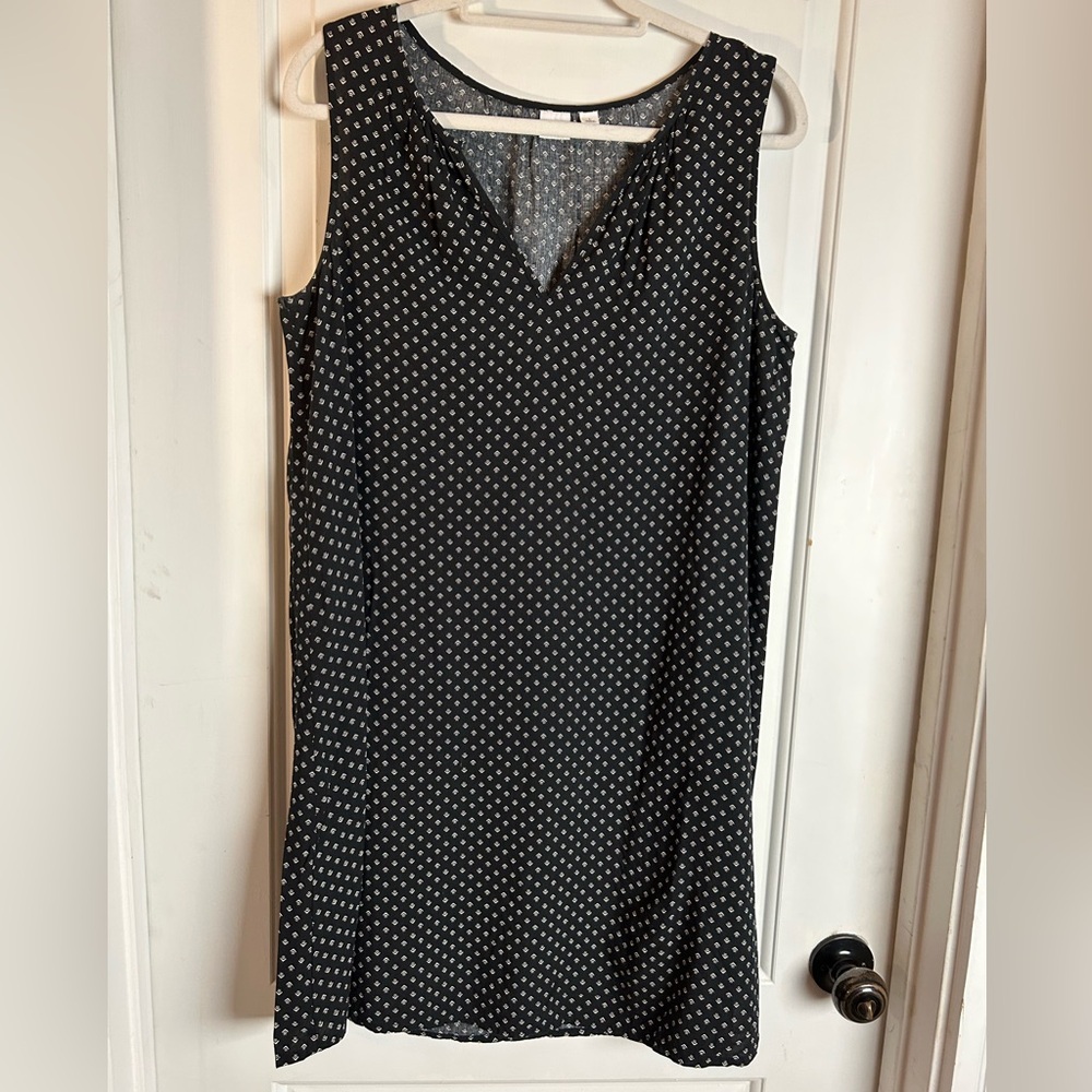 GAP Black and White Geometric Patterned Split-neck Shift Dress size Large